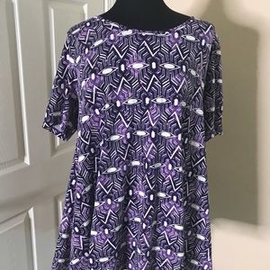 LuLaroe Perfect Tee XL Purple/White🌸🌸